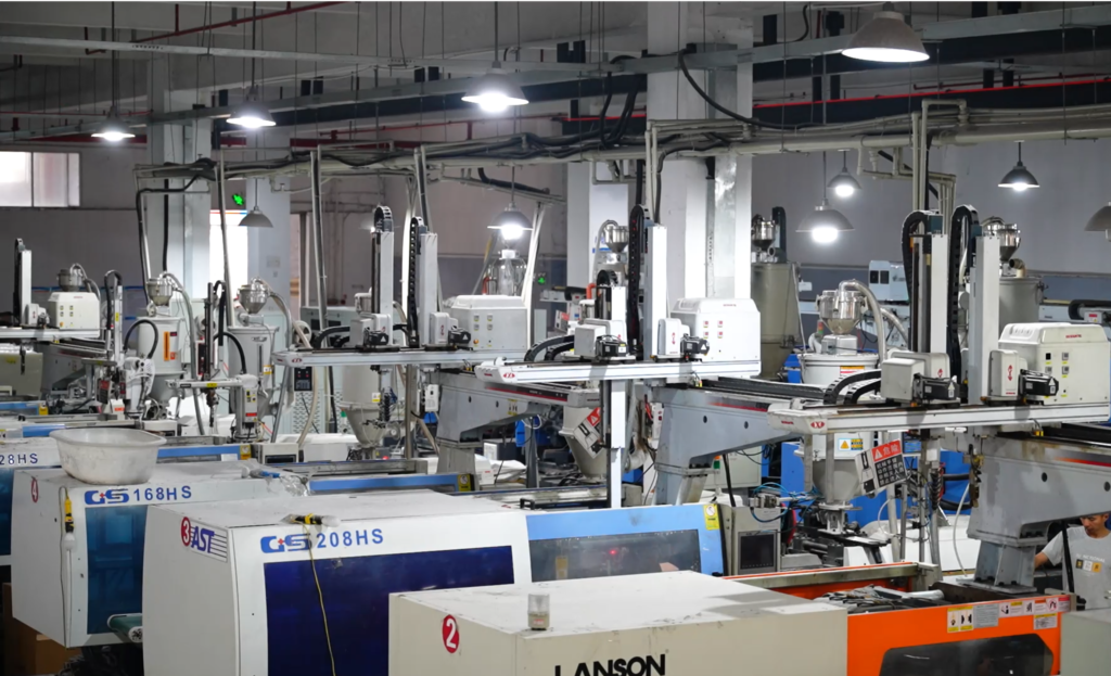 Injection molding workshop production line of Shengyada Houseware factory